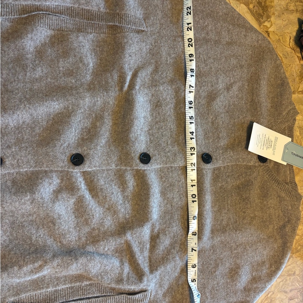 Beautiful poncho - Picture 6 of 6